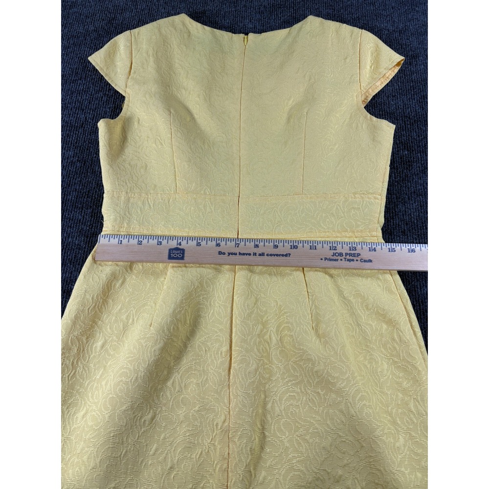 New Directions Yellow Jacquard Sheath Dress Embellished Pearl Cap Sleeve Size 6 - Picture 8 of 9